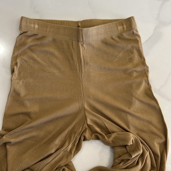 SKIMS Ribbed Lounge Set - Picture 10 of 13